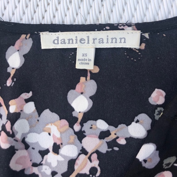 Floral/black dress with pockets!! - Picture 4 of 11